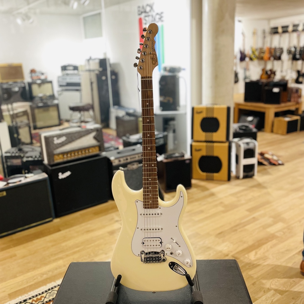 G&L Legacy HSS Vintage White - Backstage Music